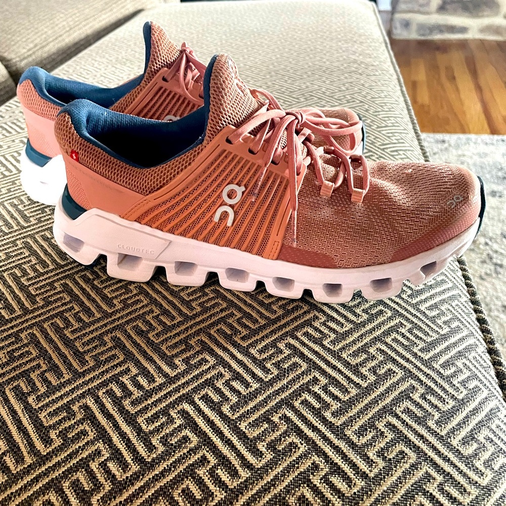 Like new women’s On Running shoes